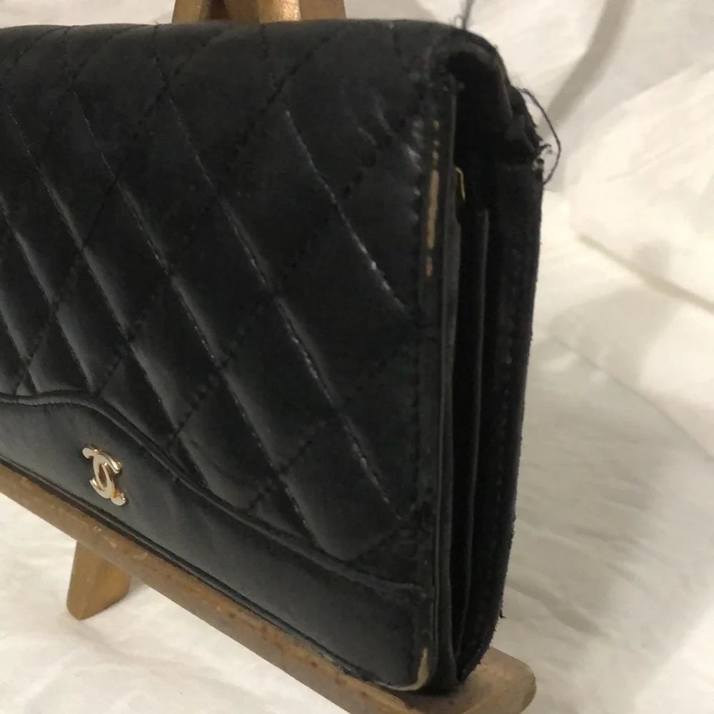 CHANEL Vintage ( Rehab) Quilted Leather Kiss Lock Wallet - Picture 4 of 12